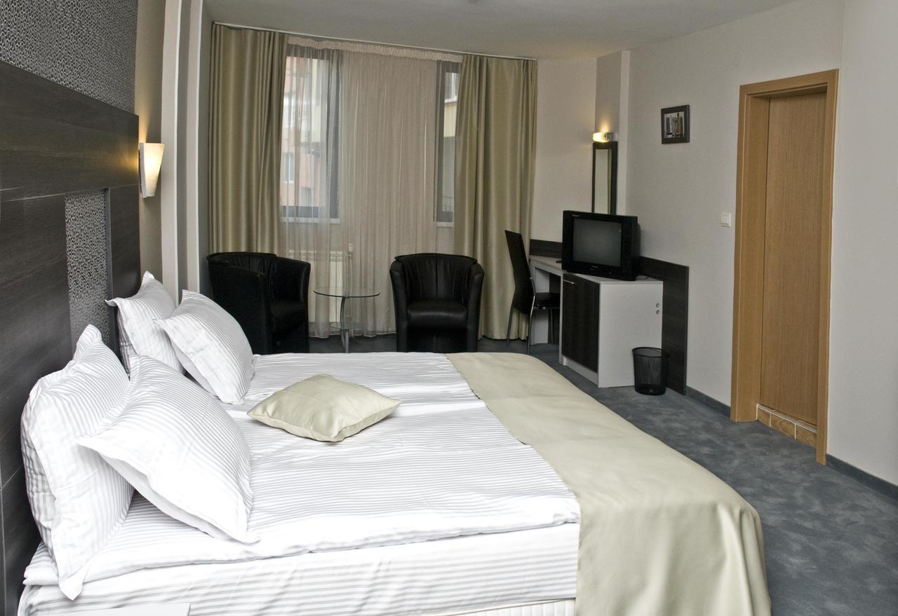 Hotel 4 Zona Sofia Extérieur photo