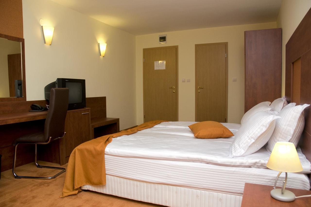 Hotel 4 Zona Sofia Extérieur photo
